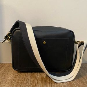 Madewell - The Transport Camera Bag in Black